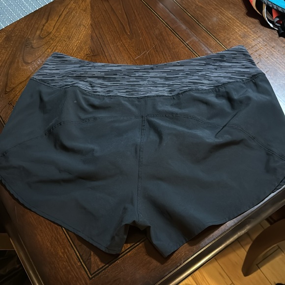 Black workout shorts with zip pocket in large - Picture 2 of 3
